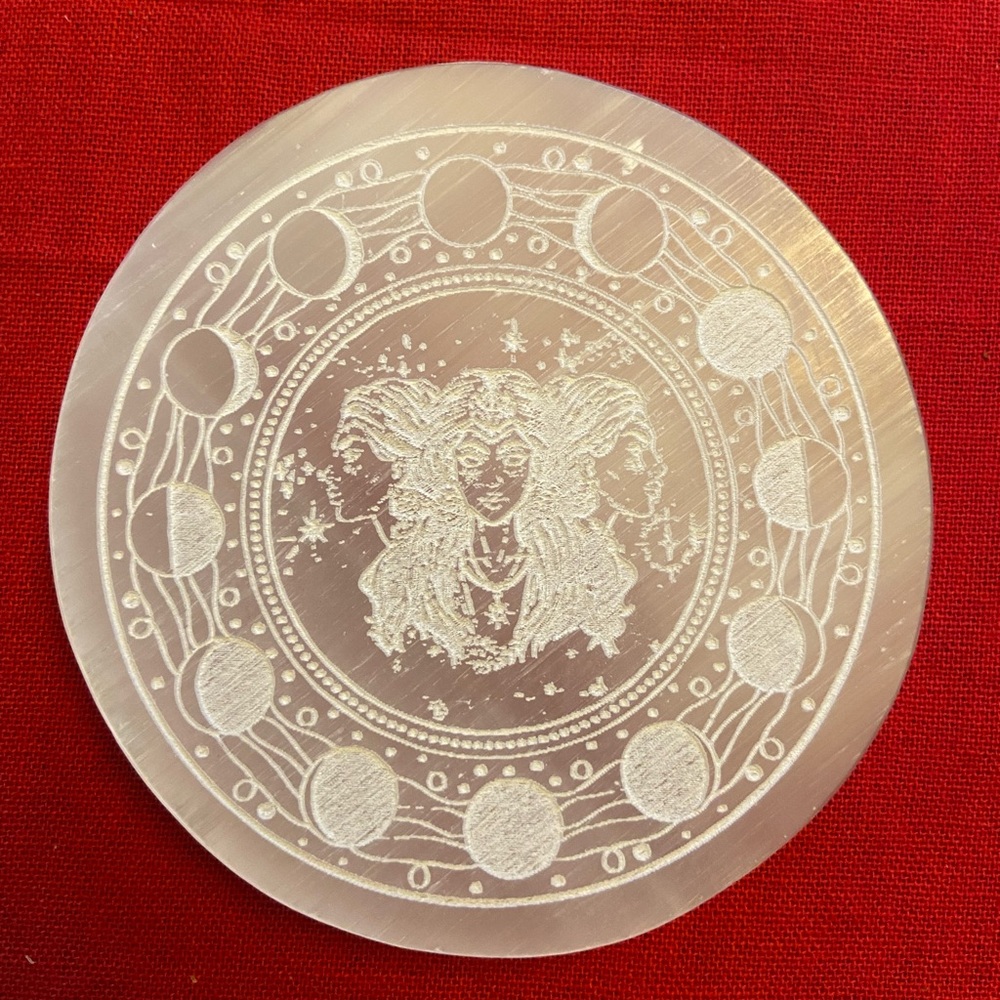 Selenite crystal charging disc